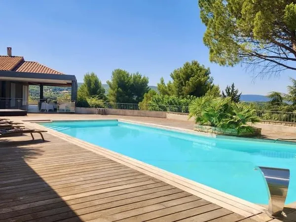 Propriété contemporaine d'exception avec vue panoramique