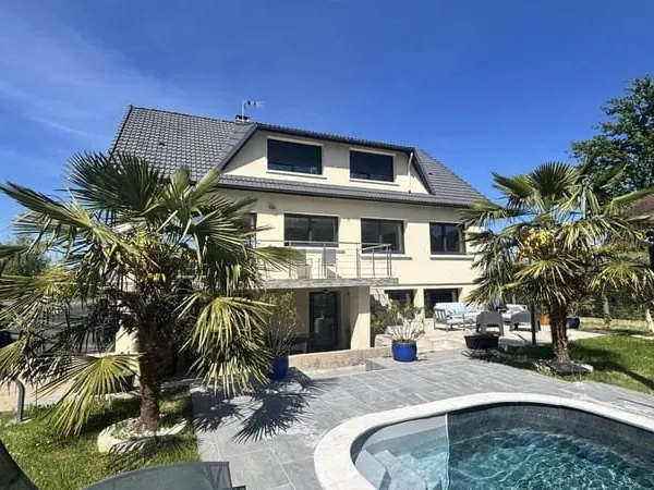 Maison 10 pièces 231 m²