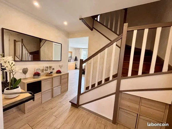 Maison 6 pièces / 4 chambres entièrement rénovée et clôturée