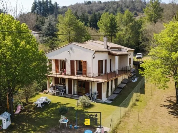 Maison 9 pièces 196 m²