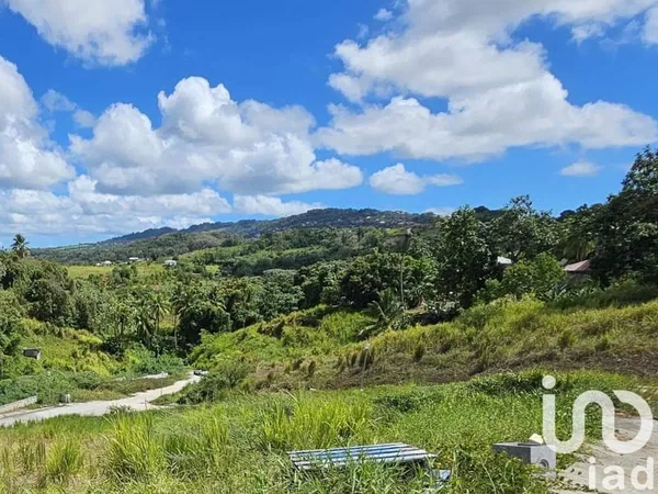 Terrain constructible 592 m²