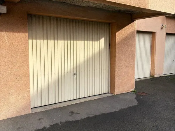 Garage Fermé dans résidence sécurisée