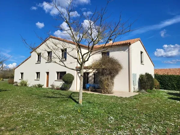 Maison impeccable de cinq chambres et économe en énergie