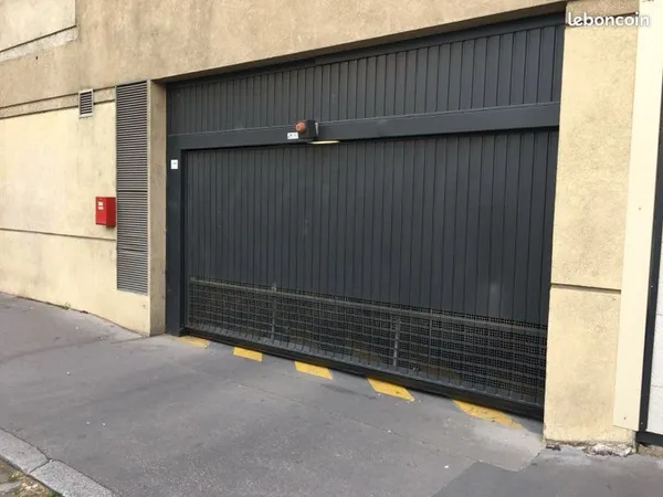 Garage fermé - Place Bir Hakeim - Lyon 03