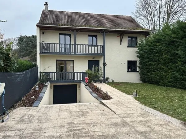 Maison 6 pièces 233 m²