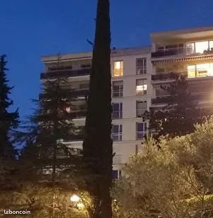T2 verdoyant avec piscine au coeur d'Aix-en-Provence