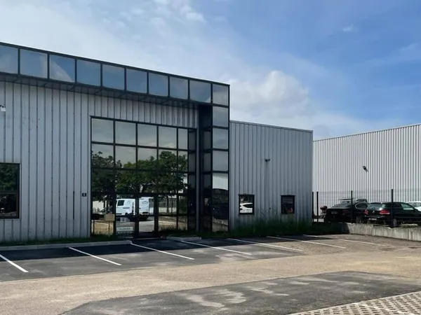 Local d'activité 1000 m²