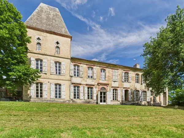 Château d'Exception- Prêt à Vivre, Potentiel à Révéler