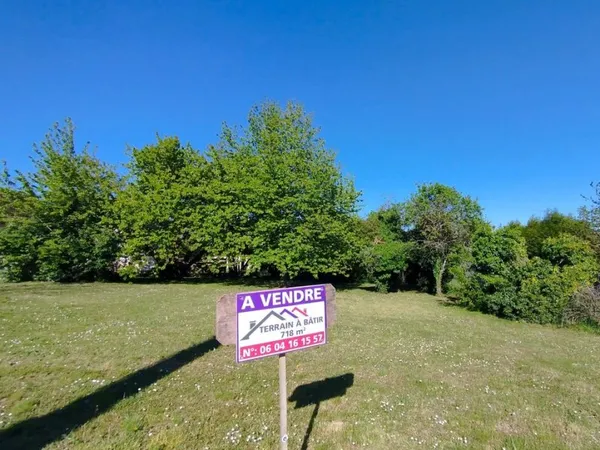 Terrain à bâtir de 718 m² au coeur du village de Soucy dans l'yonne 58 000 - Emplacement idéal