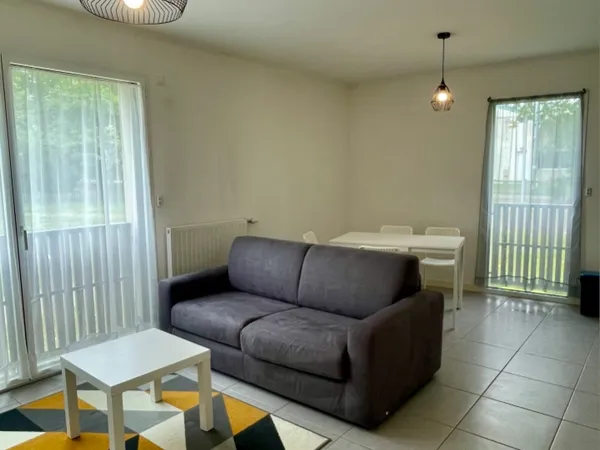 Loue studio meublé 33m² au Bourg sous le Roche