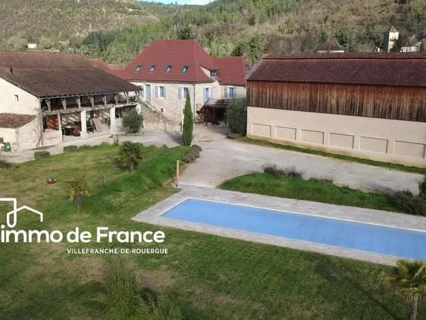 Propriété de 370 m² habitable, maison et gîte, 10 chambres, piscine sur 6403 m² de terrain plat