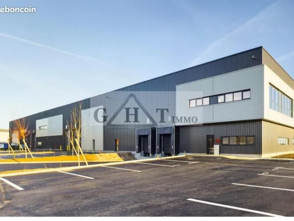 Local industriel 3 287 m²