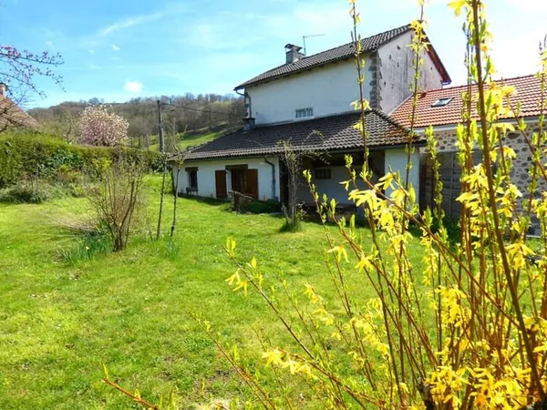 MAISON AUVERGNATE EN PIERRE