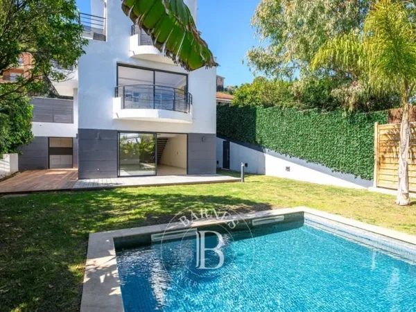 SAINT-JEAN-CAP-FERRAT - VILLAGE - APPARTEMENT-VILLA AVEC PISCINE