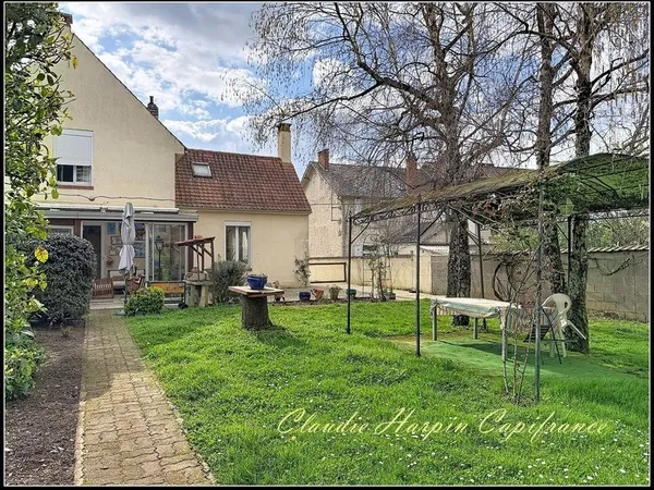 Maison à vendre 7 pièces NIORT (79) 4 chambres parcelle 1992 m² - piscine chauffée