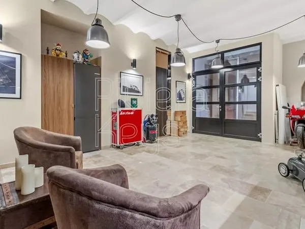 NICE - Cimiez : Garage unique avec cuisine et douche