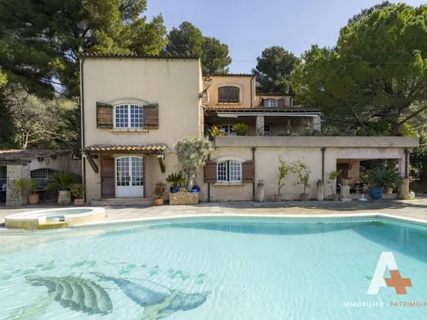 SUR 5400M2 - VILLA - PROPRIÉTÉ A VENDRE - 7 PIECES 4 CHAMBR