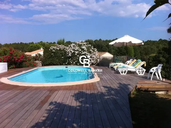 Maison plain-pied avec piscine et proximité écoles/commerces