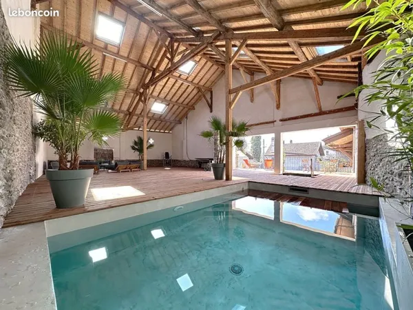 Exceptionnel maison de village du 17ème siècle rénovée avec piscine intérieure