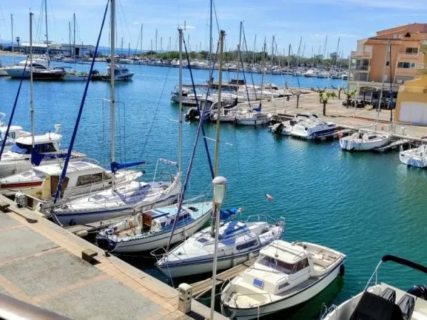LE CAP D'AGDE Avant port Vue Chenal T3 traversant avec parking