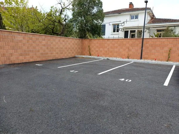 Places parking extérieur dans résidence sécurisée