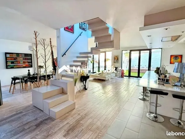 Loft 7 pièces 281 m²