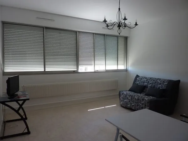 APPARTEMENT T1 SITUE AU CENTRE VILLE