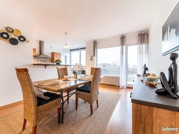 Très beau T3 meublé spacieux et lumineux sans vis à vis idéalement situé entre le parc Barbieux et l