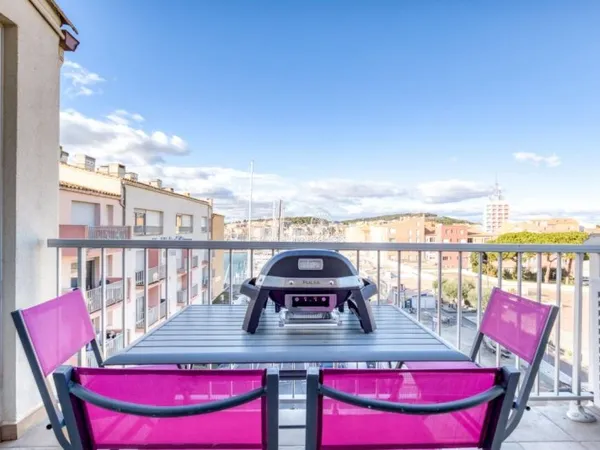 APPARTEMENT DUPLEX AVEC GARAGE ET PISICNE