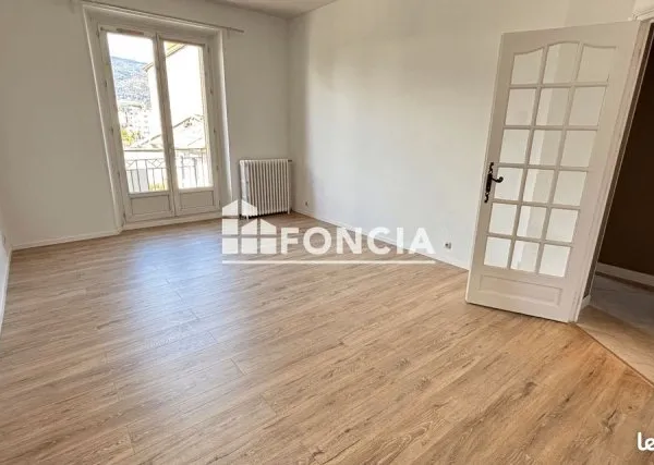 Grenoble, Grand T2 Bis de 55 m2 avec balcon situé 19 rue Drouot