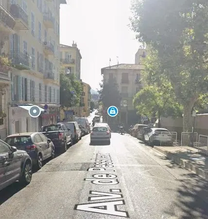 Commerce 61 m²