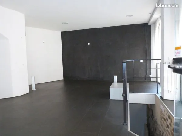 Commercial Space or Office in the Heart of Villefranche-de-Rouergue