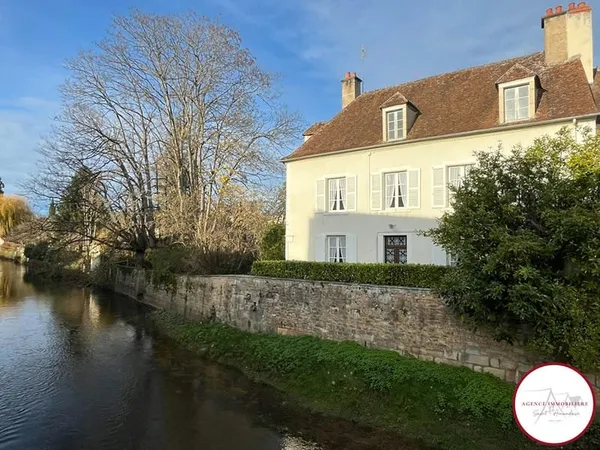 Maison de caractère 197 m² avec parc arboré - Centre-ville de Saint-Amand-Montrond