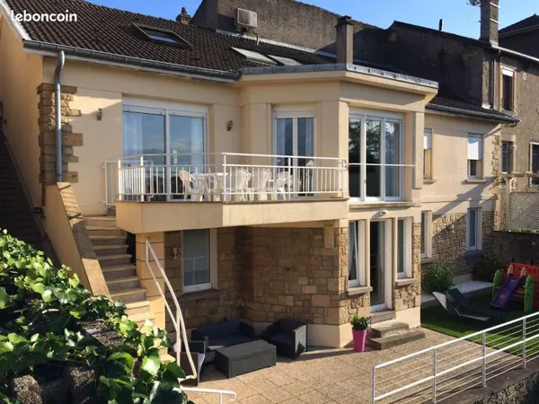 Maison familiale de 255 m² - Briey - Vieille ville - Vue imprenable sur le plan d'eau