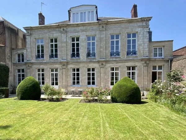 Maison 13 pièces 390 m²