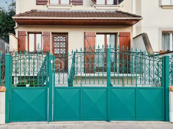 Maison familiale 4 chambres avec jardin, terrasses et garage - Livry-Gargan