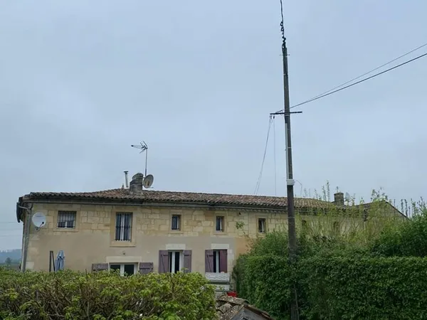 DOMAINE VITICOLE - Ferme sur son domaine en AOC Saint Emilion , 7 Ha