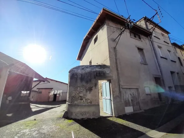 LEZOUX CENTRE BOURG / Proche toutes commodités ensemble immobilier à fort potentiel !