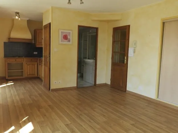 Bel appartement - T2 (non meublé) (env 42m2) - 1ER étage, av