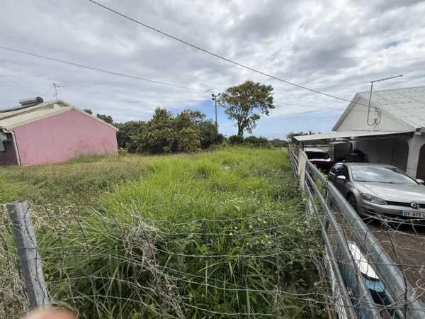 À acheter 162000 EUR à Saint-Pierre : terrain de 350m2