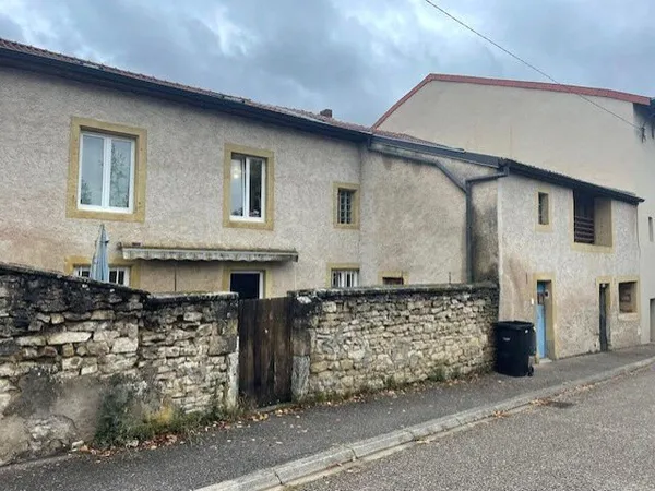 Courcelles-Chaussy : immeuble 20 pièces à vendre avec Secteu