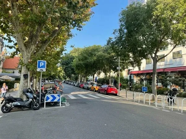 Local commercial 215 m²