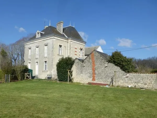 Belle propriété dans un village historique