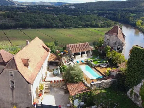 Demeure de ville et village