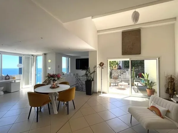 Eze, charmante maison avec piscine, vue mer