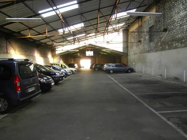 Parking couvert - 76 rue du Barbâtre