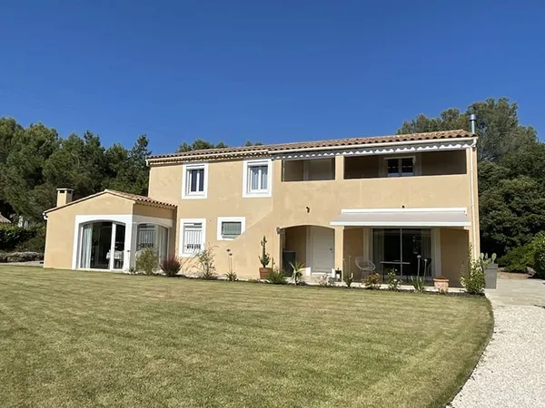 Maison 5 pièces 210 m²