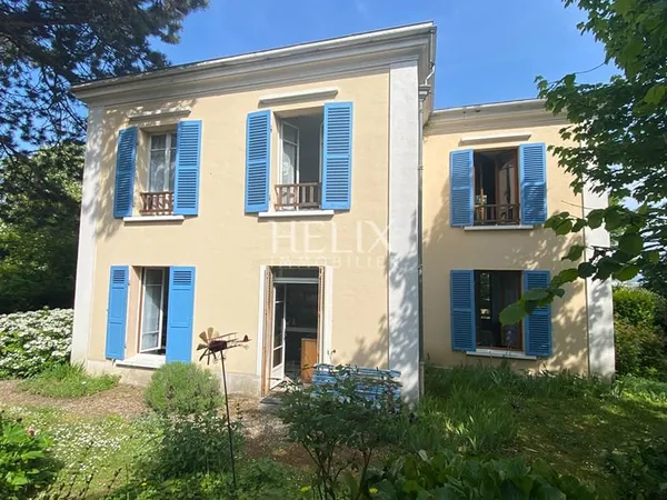 Maison 6 pièces de 140 m2 avec grande dépendance