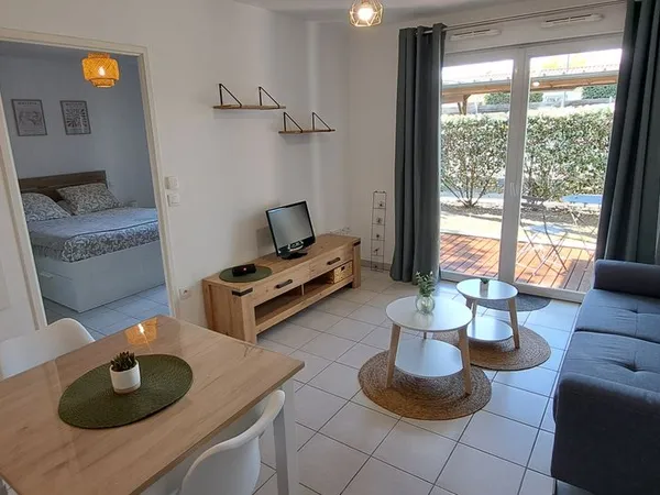 T2 36m² meublé plain-pied avec jardin + parking - Tram A à pied