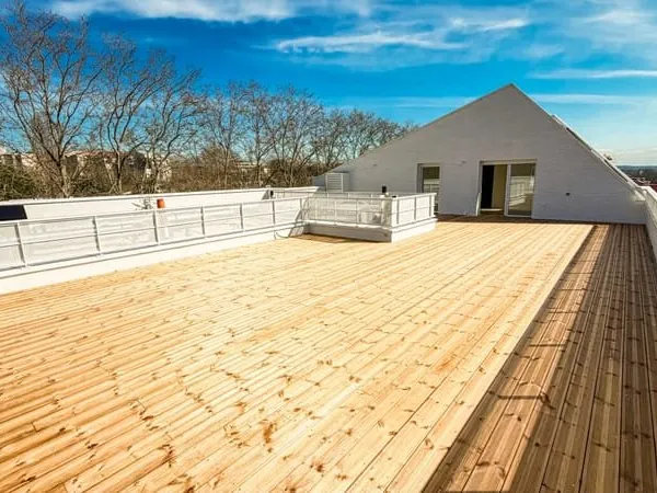 DERNIER ETAGE ET GRANDE TERRASSE